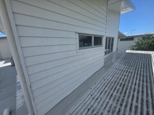 House exterior and covered deck after soft washing